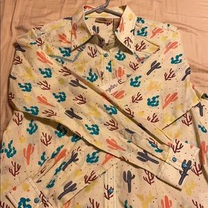 Woman’s wrangler cactus print shirt